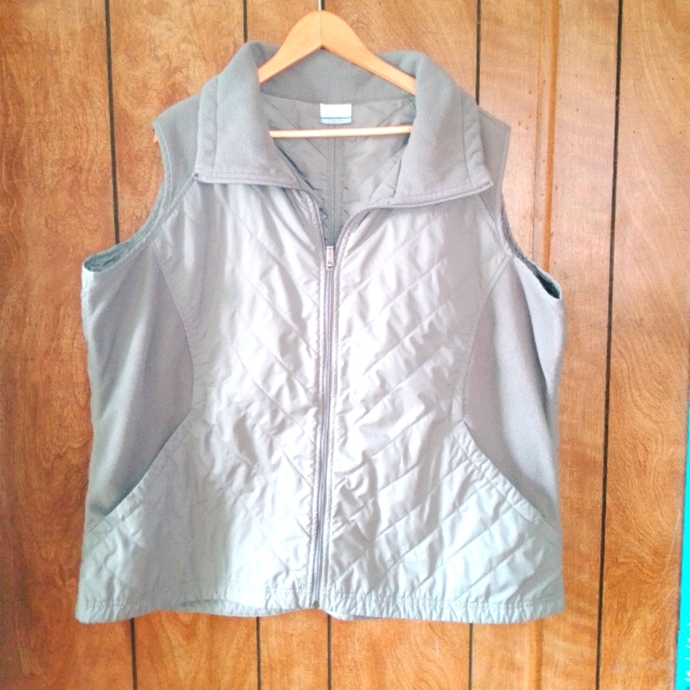 Columbia gray zippered vest size 3X